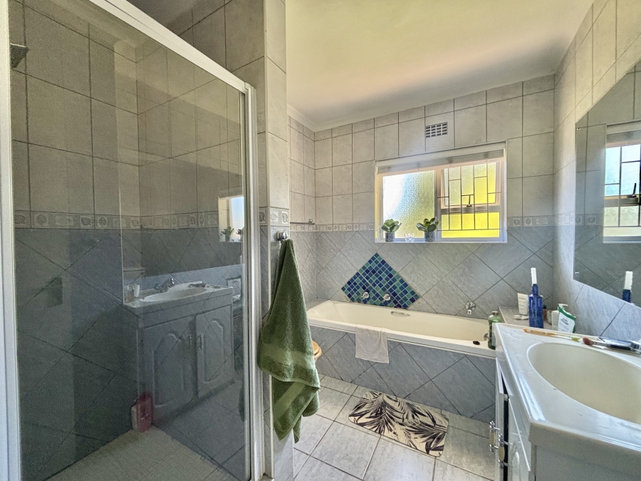 4 Bedroom Property for Sale in Vierlanden Western Cape
